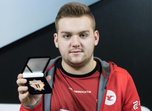 TOBIZ： ＂ nilo , 我觉得他超级超级好＂