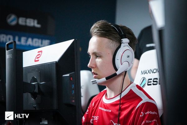 MSI采访T1.Gumayusi：Faker意识到我失去了自信 并提出了建议